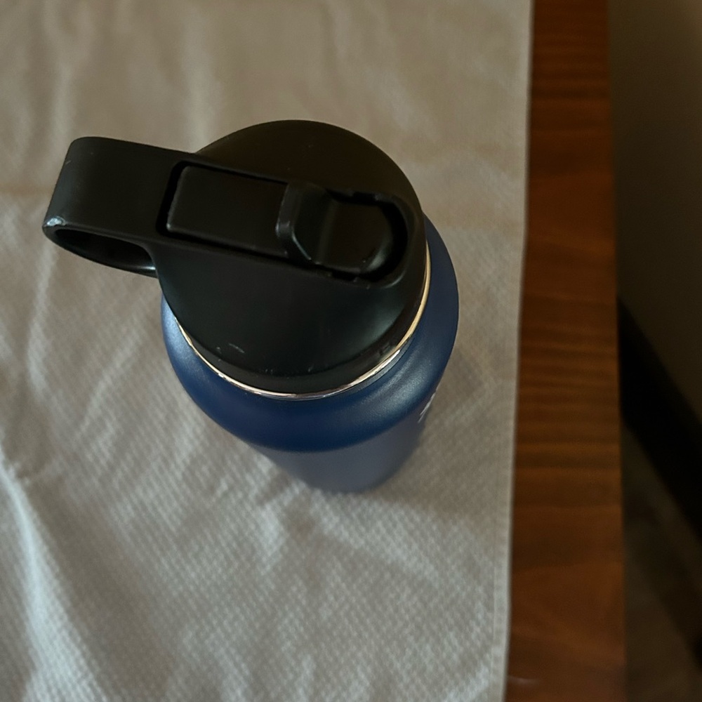 Hydro Flask Midnight Blue Bottle - Picture 3 of 8